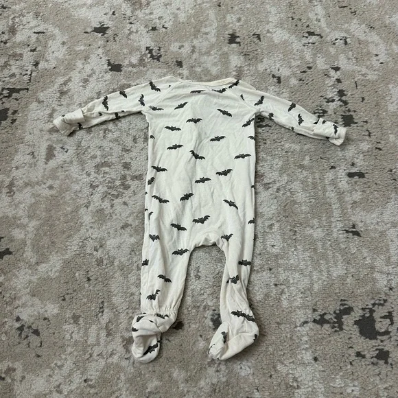 Quincy Mae Graphic Footie Size 0-3 Months - Picture 2 of 2